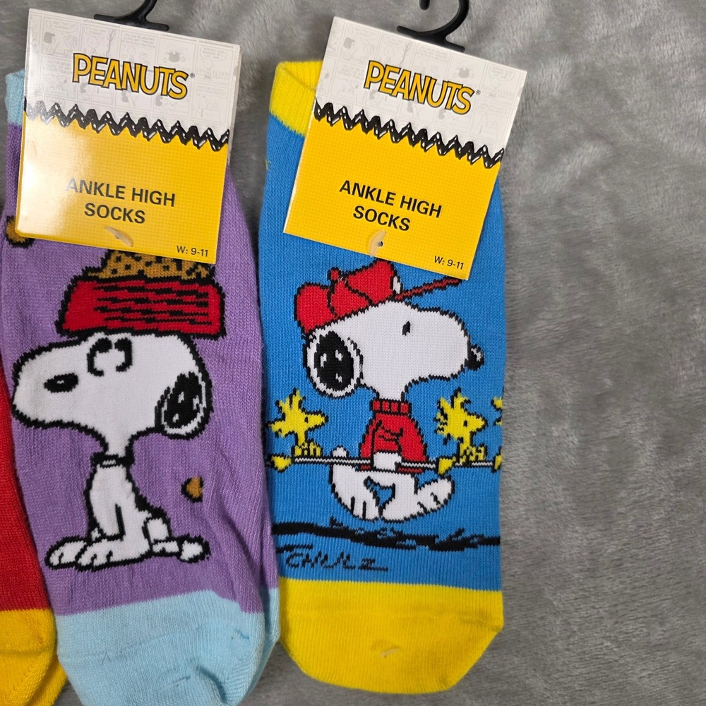 Peanuts Snoopy Ankle High Socks 5-Pack Women Size 9-11 Multi-Color NEW Gift Set - Picture 6 of 8